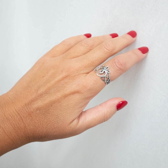 925 Sterling Silver Claddagh Rings for Women - Endless Celtic Knot Love Heart Cr - Picture 7 of 9